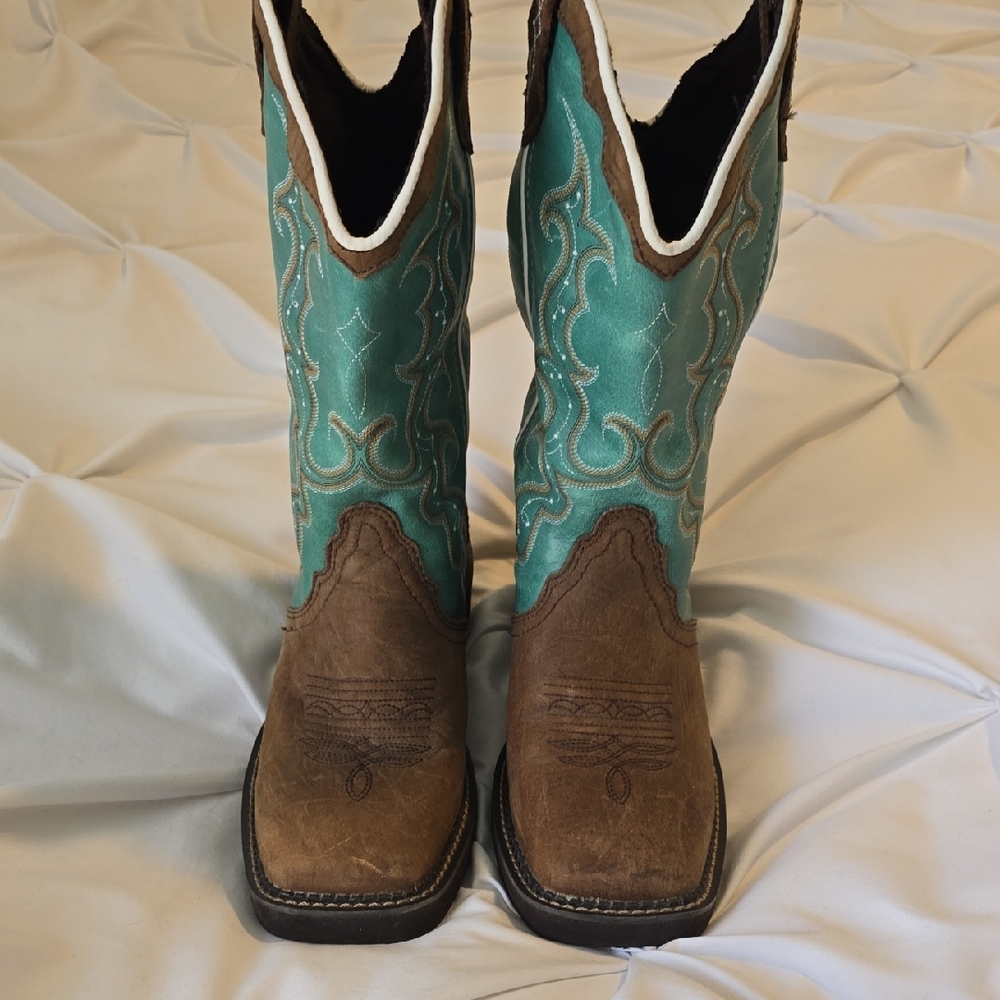 Justin Boots Women's Turquoise and Brown Western Boots